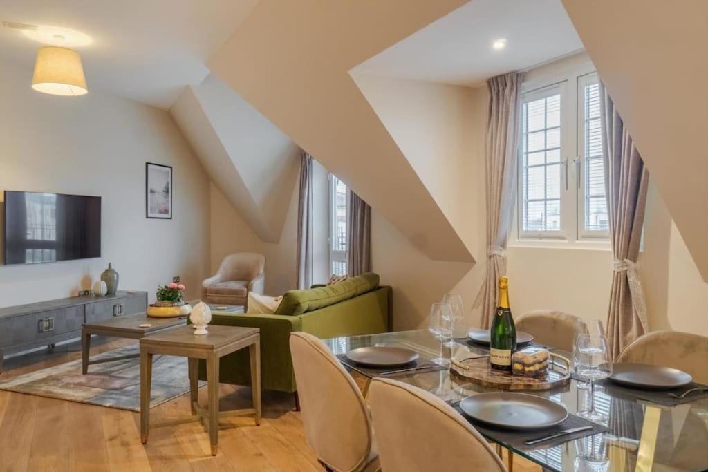 Appartement Luxury Penthouse - Castle Views - 2 Bed & Parking à Windsor Extérieur photo