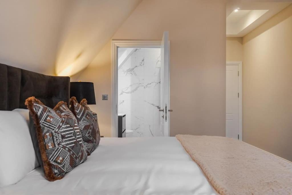 Appartement Luxury Penthouse - Castle Views - 2 Bed & Parking à Windsor Extérieur photo